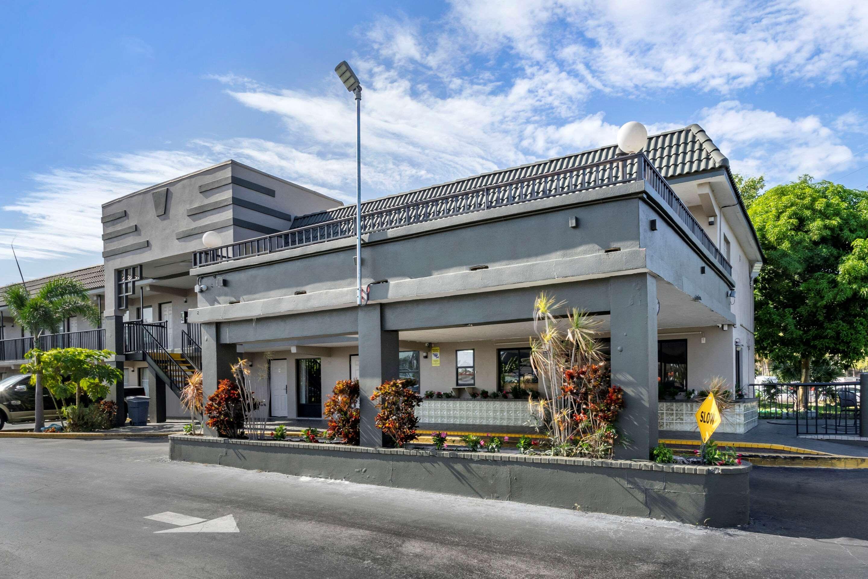 Rodeway Inn Clearwater-Dunedin Exterior photo