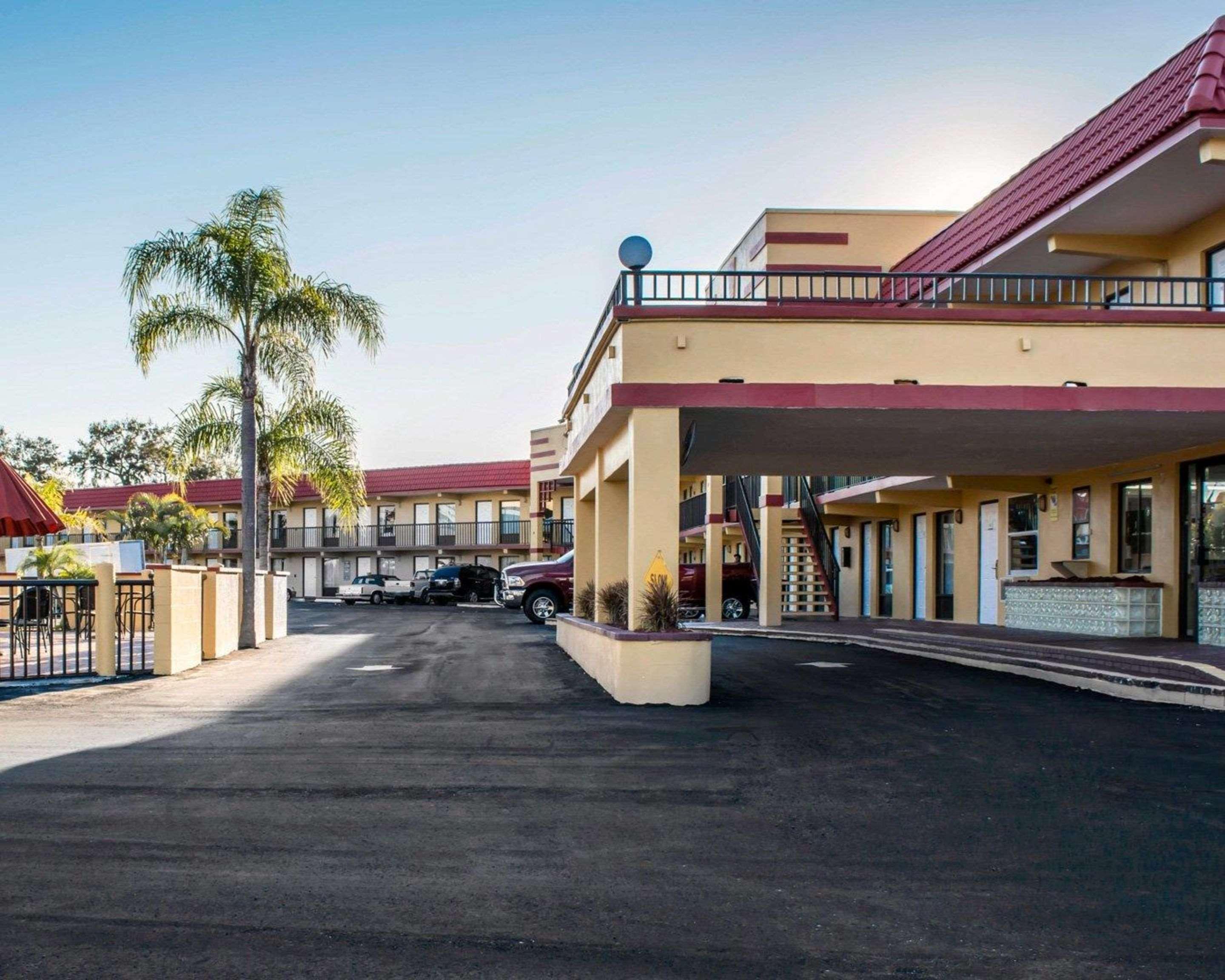 Rodeway Inn Clearwater-Dunedin Exterior photo